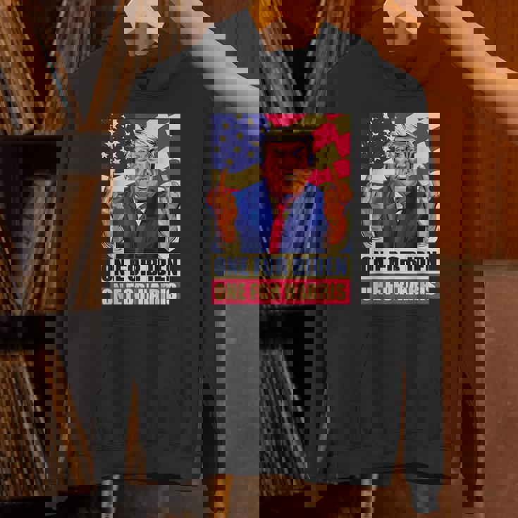 ドナルド・トランプ 中指 バイデン ハリス アメリカ 共和党員 Hoodie