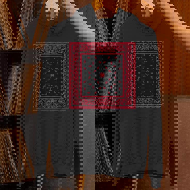 メンズ ブラックレッドバンダナプリントtシャツ ペイズリー柄 レッドラグ パーカー