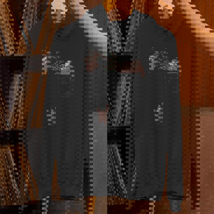 ポケットで遊ぶかわいいナマケモノの家族 パーカー