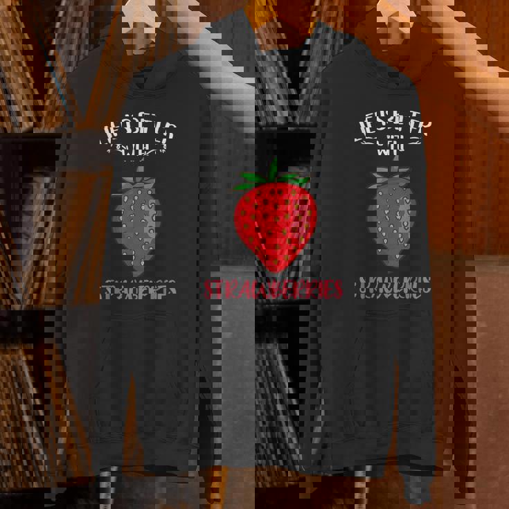 人生はイチゴとベターです Hoodie