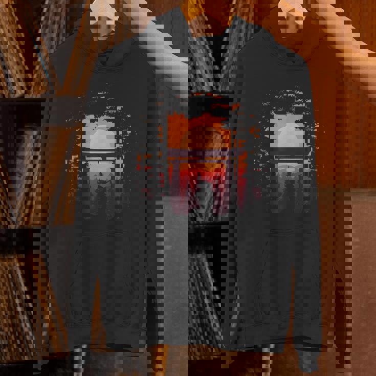 伝統的な日本の侍 日没と鳥居 Hoodie