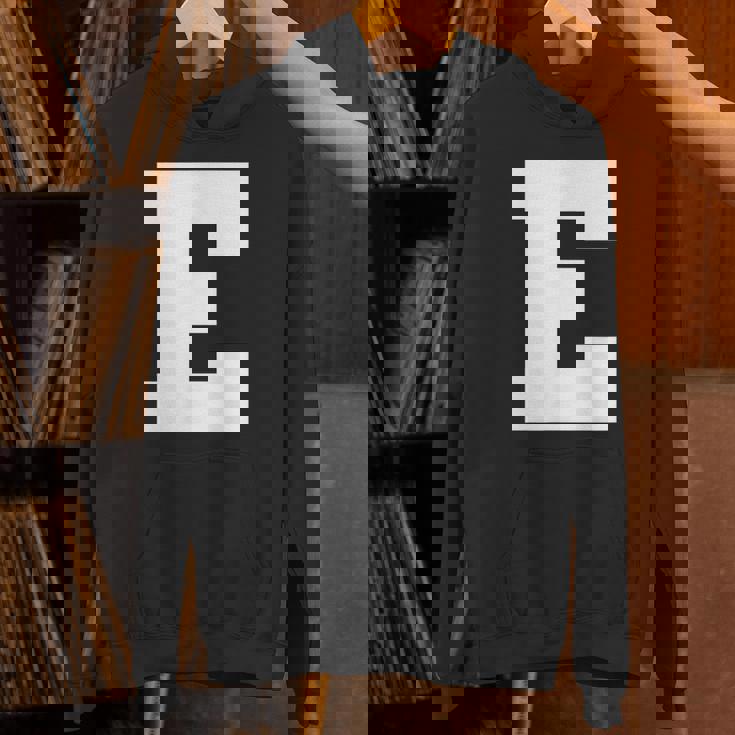 大文字 E アルファベット モノグラム イニシャル パーカー