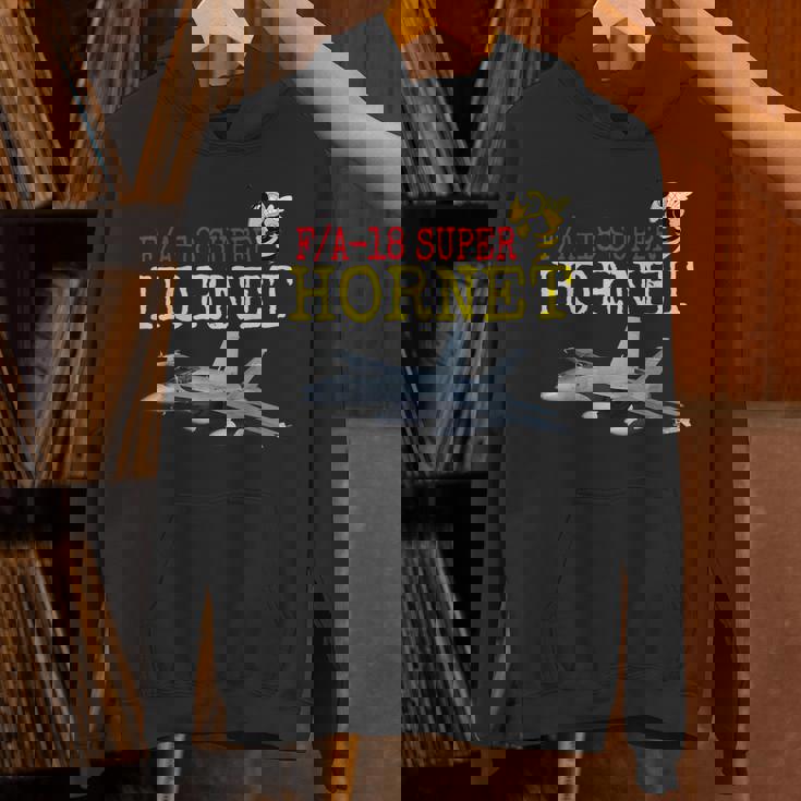 愛国的なアメリカ海軍「FA-18 スーパーホーネット」 In Action。 Hoodie