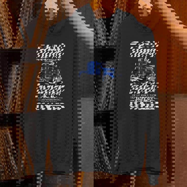 メンズ 普通のトラッカービッグリグトラックドライバーのようなタトゥーの入ったトラッカー パーカー