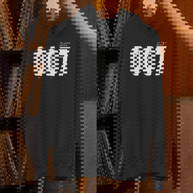 次回の007 パーカー