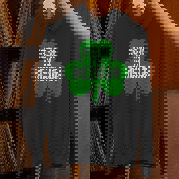 聖パトリックデー 面白いギフト Kiss Me I'm Mexican パーカー