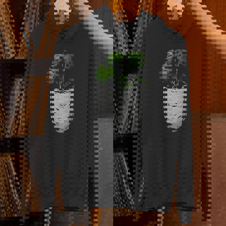 胸ポケットにモンステラ パーカー