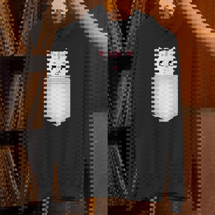 胸ポケットの猫 パーカー