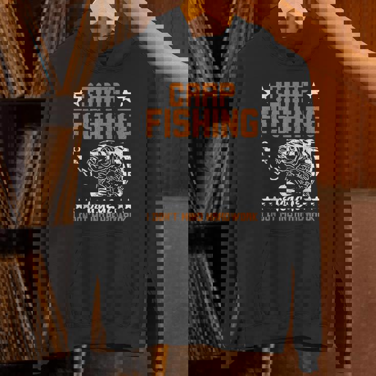 苦労をいとわないからこそのカープフィッシング パーカー