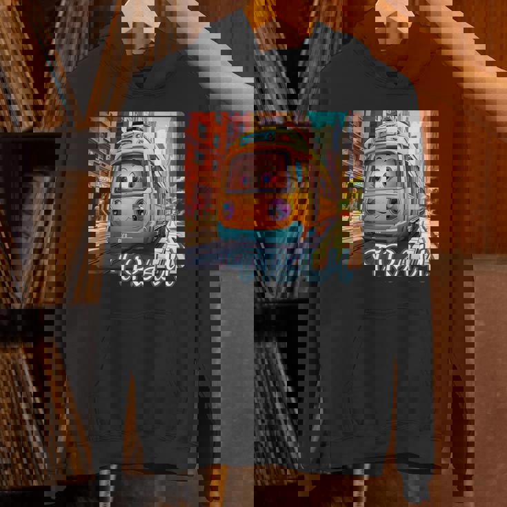 路面電車 Tram かわいい乗り物 おもちゃの乗り物 漫画風電車 鉄道ファン 鉄道旅行 鉄道模型ファン 鉄道風景 パーカー