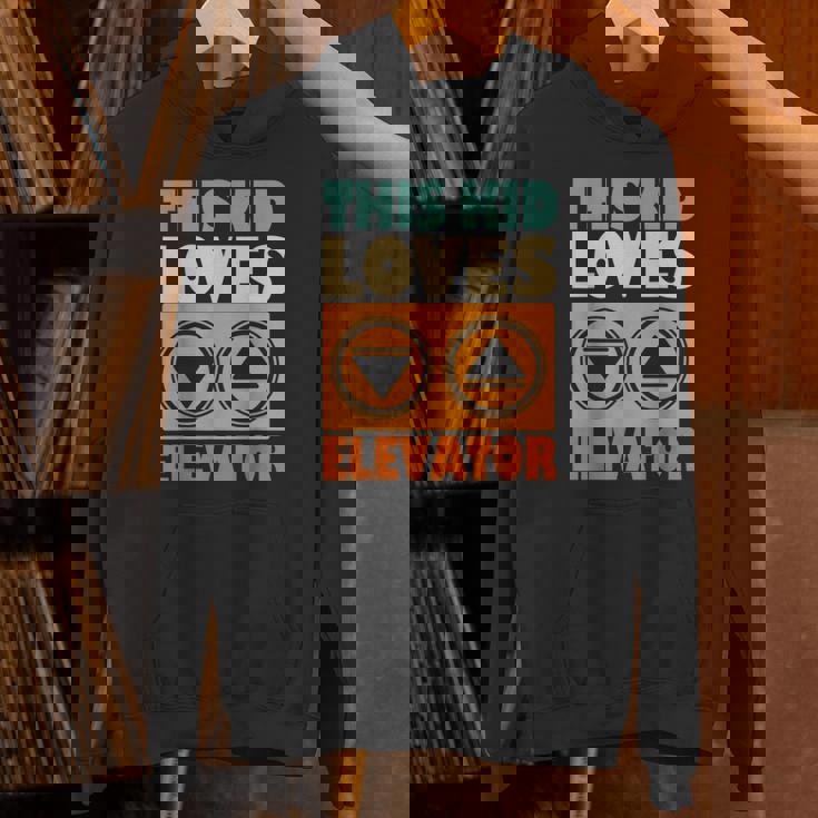 面白い引用エレベーター This Kid Loves Elevator Elevator Loves Elevator パーカー