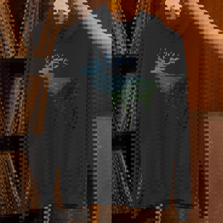 鹿と木 赤い鹿 ダム 鹿 森 木 雄鹿 パーカー