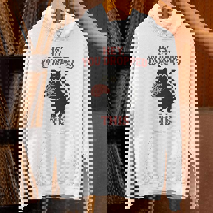 この脳みそのかわいい黒猫のミームを落とした 長袖tシャツ パーカー