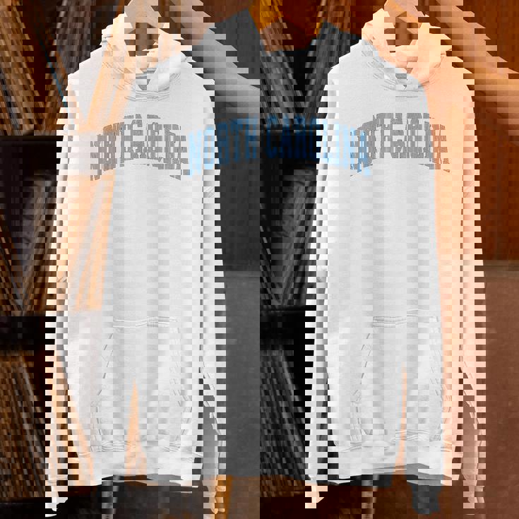 ノースカロライナ州ノースカロライナ州ヴィンテージアスレチックスポーツデザインブルースタイル パーカー