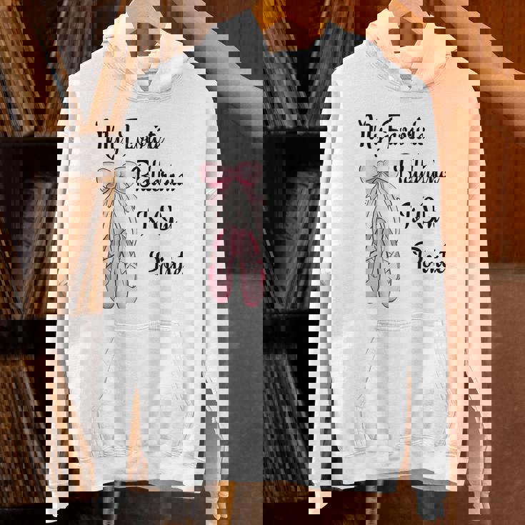 バレエバレリーナダンス My Favorite Ballerina Is On Pointe Hoodie