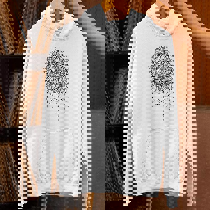 マンダラフラワー神聖幾何学フラクタルアート良い雰囲気 Hoodie