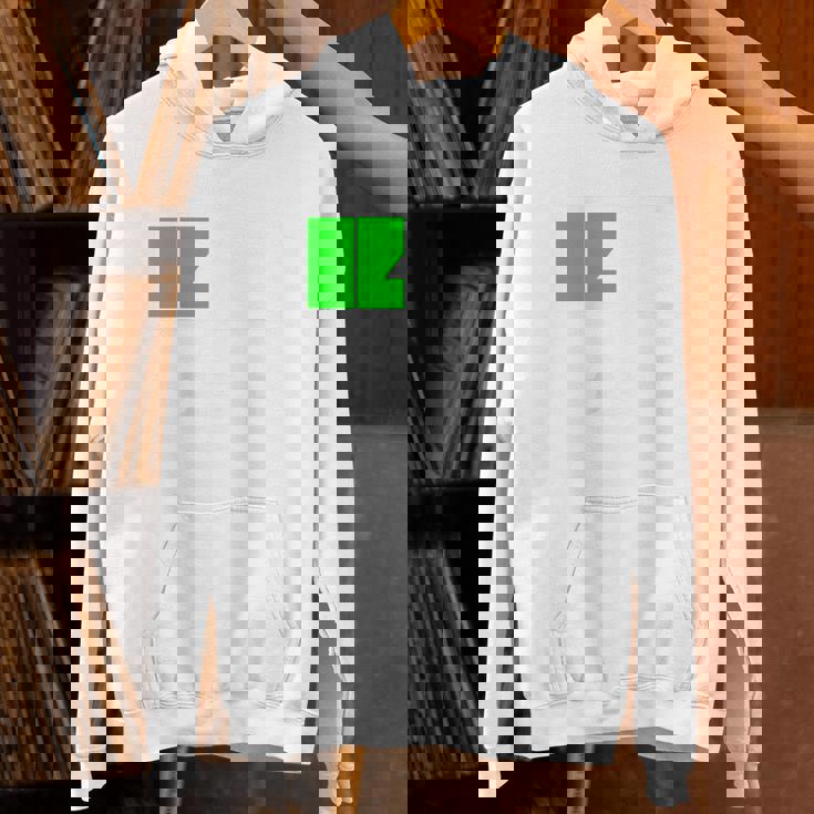 背中【充電中】電池 バッテリー おもしろ 面白い ギャグ ネタ ウケ狙い 笑える ユーモア おバカな 個性的な パーカー