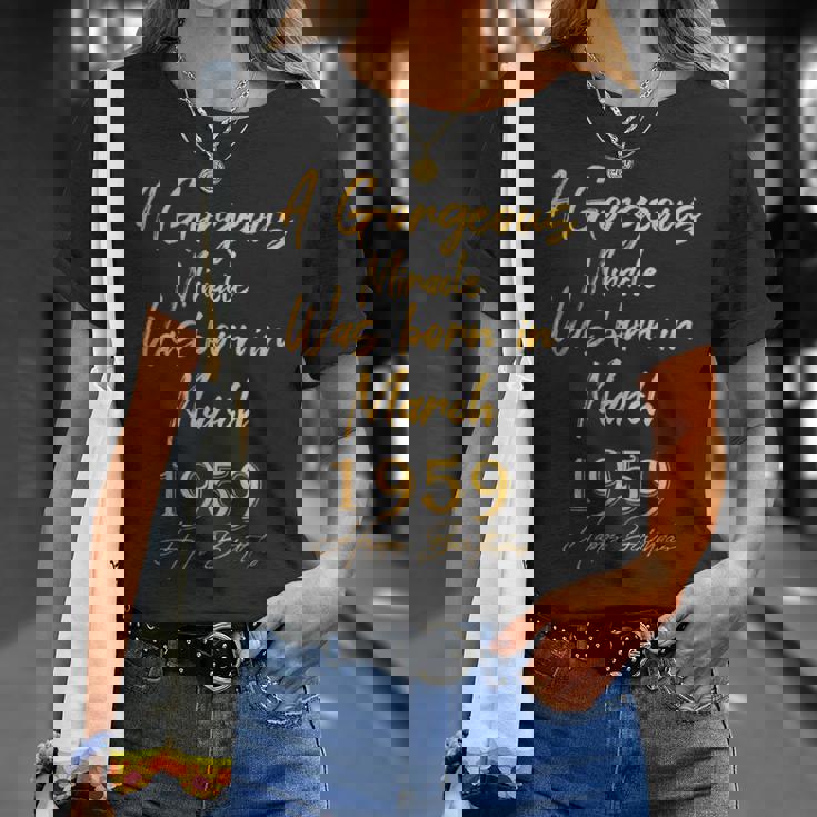 1959年3月に誕生したゴージャスな奇跡 ハッピーバースデー Tシャツ 彼女への贈り物