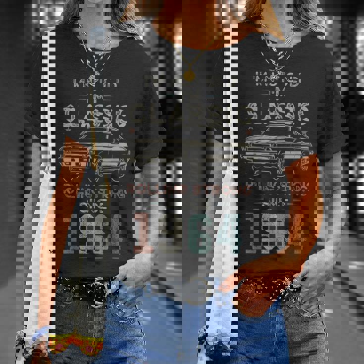 1964年生まれ、61歳の誕生日 クラシックカー Tシャツ 彼女への贈り物