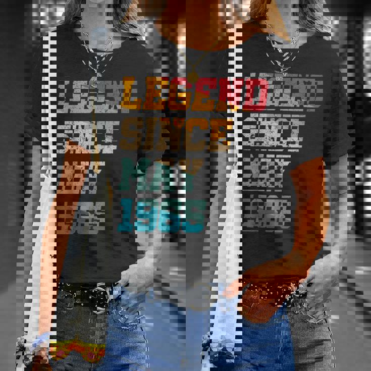 1965年5月以来の伝説 面白い 60歳 レトロ 還暦 Tシャツ 彼女への贈り物