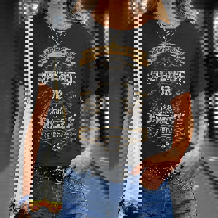1980年9月に誕生した44歳の誕生日レジェンド。 Tシャツ 彼女への贈り物