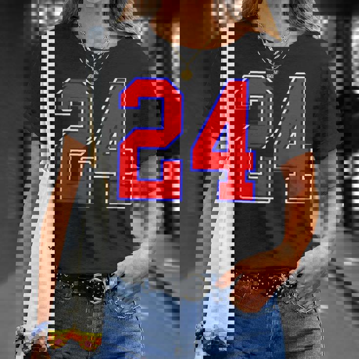 24番の大学スポーツスタイル。レッド、ブルー、ホワイト。 Tシャツ 彼女への贈り物
