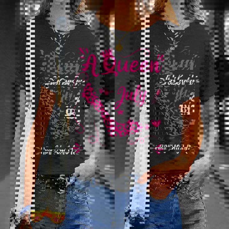 43歳の誕生日 ハイヒール A Queen Was Born In 7月 1981 Tシャツ 彼女への贈り物