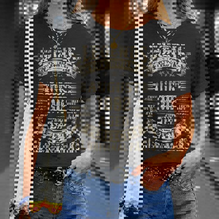 43歳の誕生日プレゼント 男性 43歳 誕生日 1982年8月 Tシャツ 彼女への贈り物