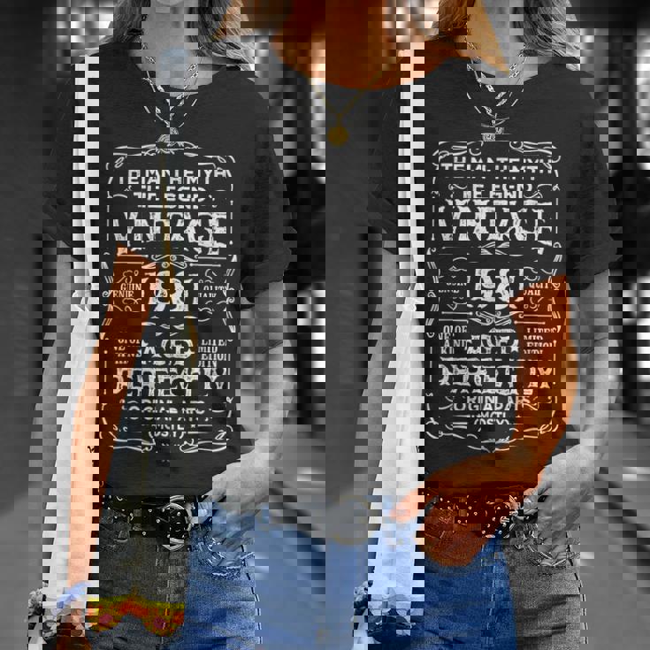 44歳の誕生日プレゼント ヴィンテージ 1981年 男性 面白い 44歳 1981年 Tシャツ 彼女への贈り物