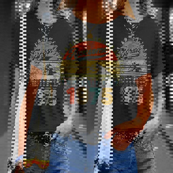 50歳の誕生日プレゼント 男性用 1975年2月 50歳の誕生日 Tシャツ 彼女への贈り物