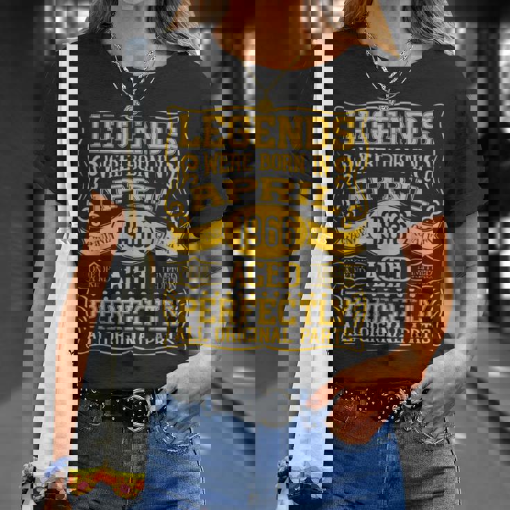 59歳の誕生日伝説は1966年4月に誕生しました。 Tシャツ 彼女への贈り物