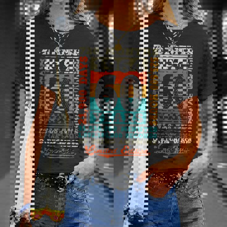 60 Years 720 Months Of Being Awesome Born 1964 60歳の誕生日 Tシャツ 彼女への贈り物