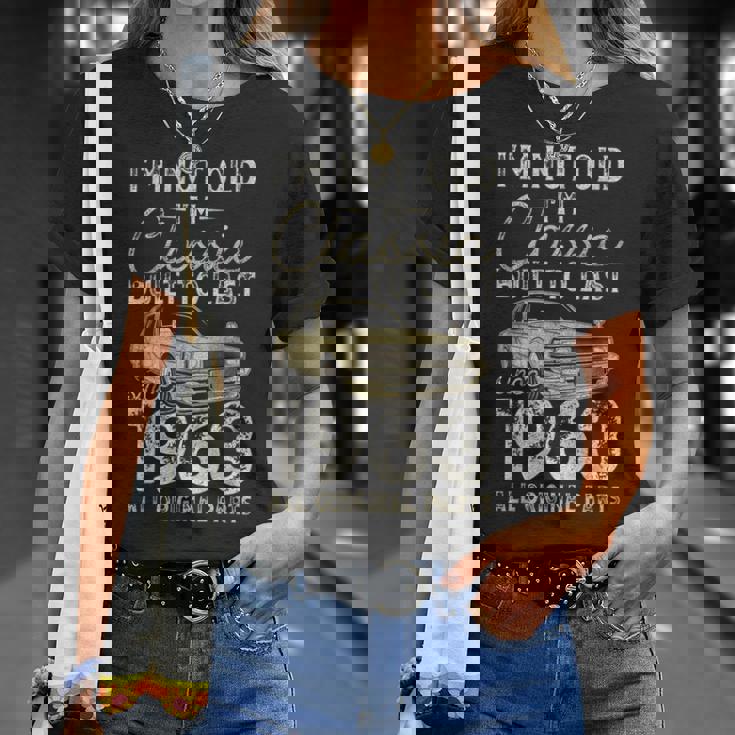 62 歳の誕生日、1963 年以来、クラシックカー、62 歳 Tシャツ 彼女への贈り物