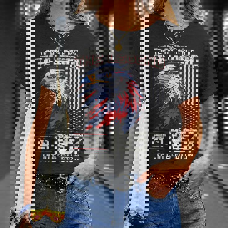 67 歳の誕生日 メンズ オリジナル ヴィンテージ 1957 Tシャツ 彼女への贈り物