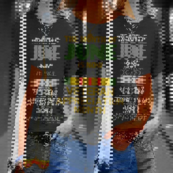 6月が退役軍人感謝月間として宣言されました Tシャツ 彼女への贈り物