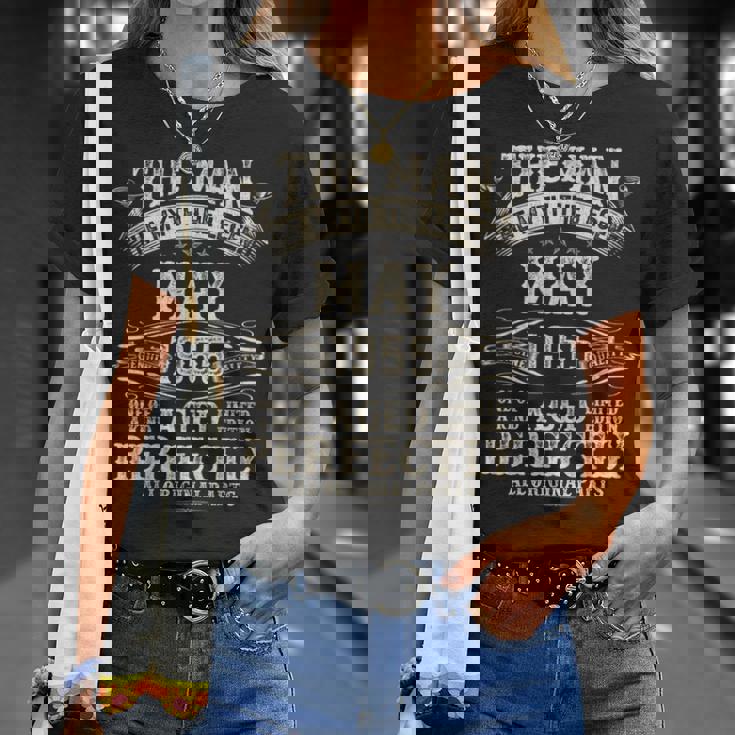 70歳の誕生日プレゼント 男性用 70歳 5月 1955年 Tシャツ 彼女への贈り物