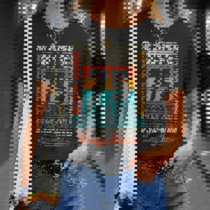 75歳の誕生日 75歳 900ヶ月 すごい生まれ 1950年 Tシャツ 彼女への贈り物