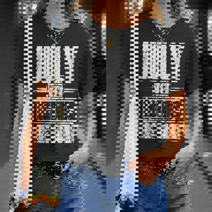 7月 伝説が生まれるとき 誕生月デザイン Tシャツ 彼女への贈り物