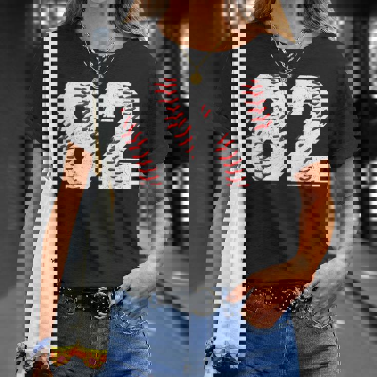 82 誕生日 野球 テーマ 誕生日 パーティー お祝い 82歳 Tシャツ 彼女への贈り物