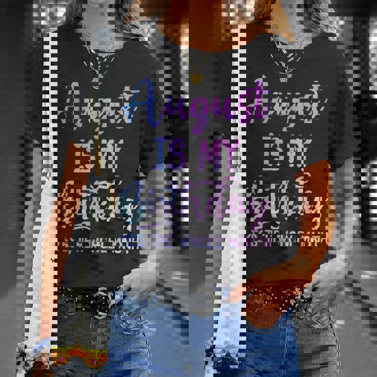 8月は私の誕生日だよおもしろい8月 Tシャツ 彼女への贈り物