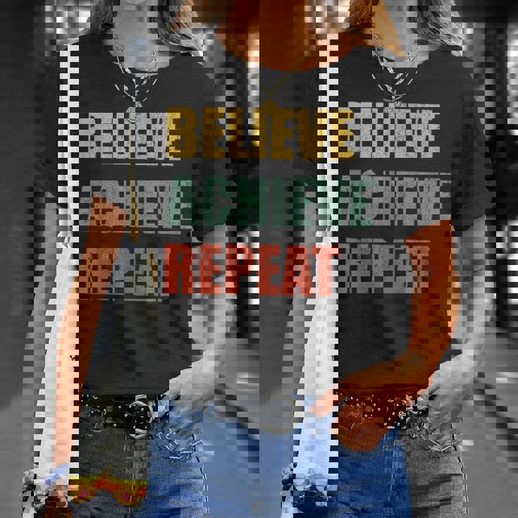 Believe Achieve Repeat Motivational Ambition Inspiration Tシャツ 彼女への贈り物