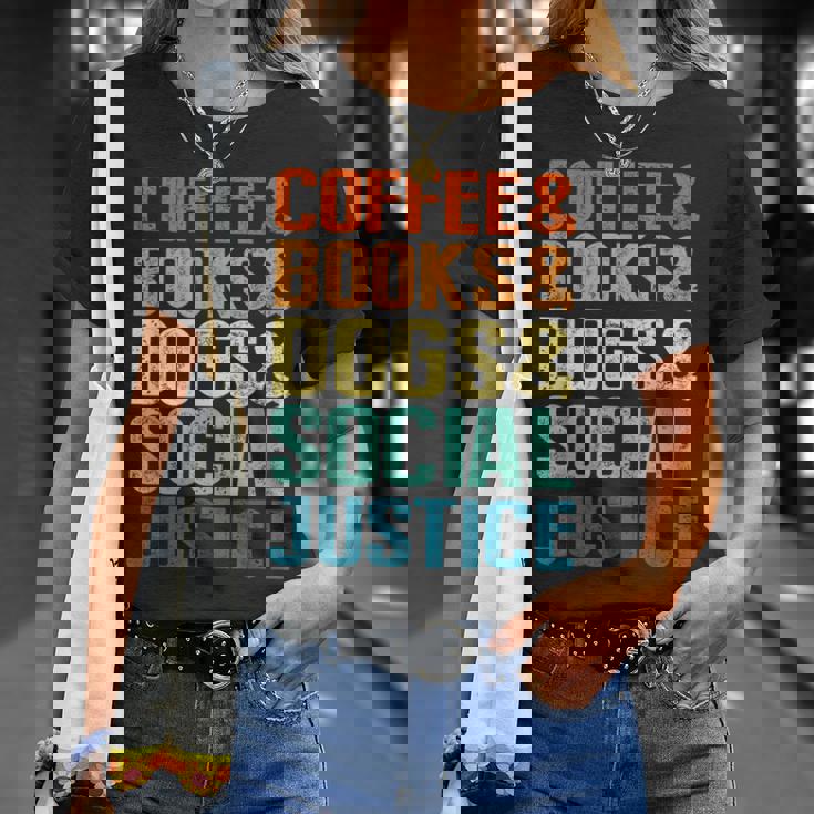 Coffee Books Dogsocial Justice Tシャツ 彼女への贈り物