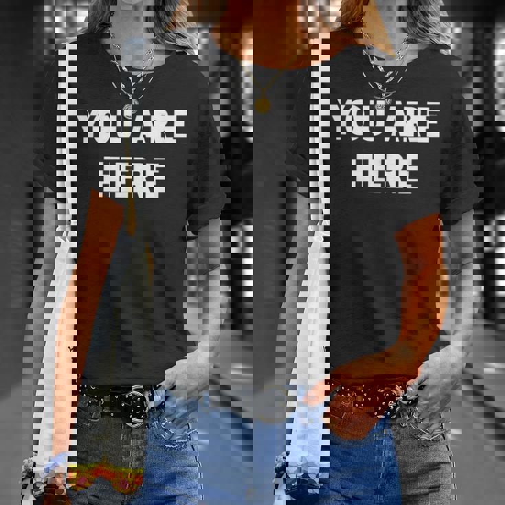 Cool You Are Here トレンディでシンプルな言葉のデザイン Tシャツ 彼女への贈り物