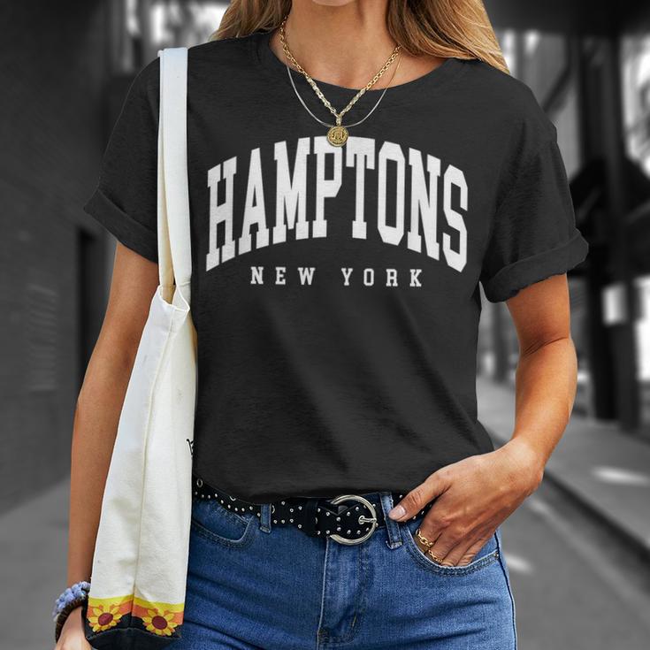 Diseño Clásico De Estilo Universitario De Hamptons New York Camiseta unisex Regalos para ella