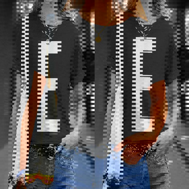 E字アルファベット モノグラム イニシャル Tシャツ 彼女への贈り物