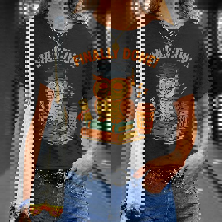 Finally Done Owl Grad 2025 デコレーション Tシャツ 彼女への贈り物