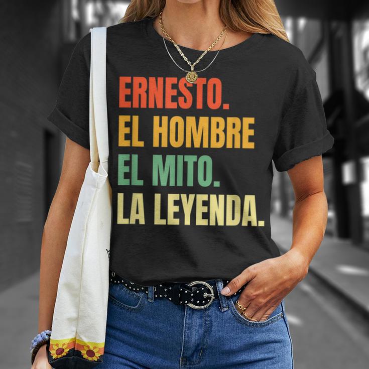 Hombre Nombre Ernesto Cumpleaños Regalo Años Divertido Decoración Camiseta unisex Regalos para ella