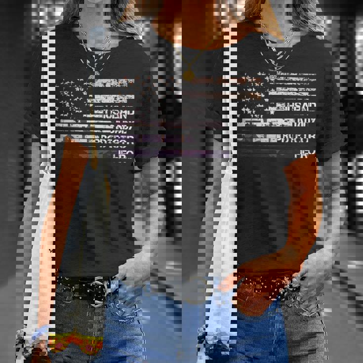 Husband Daddy Protector Hero American Flag Cool Dad Tシャツ 彼女への贈り物