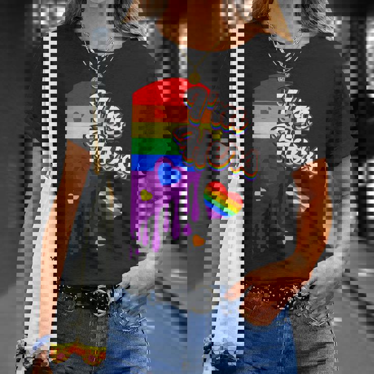 I'm Hers &He's Mine 虹のハート Lgbtq プライド デザイン Tシャツ 彼女への贈り物