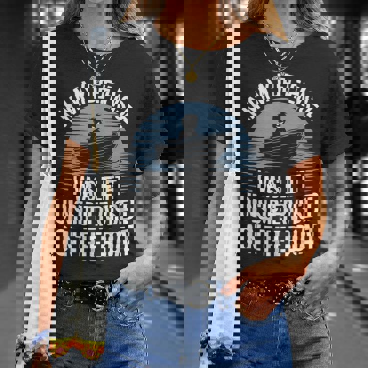 In My Defense I Was Unwatched On The Boat Fishing愛好家 Tシャツ 彼女への贈り物